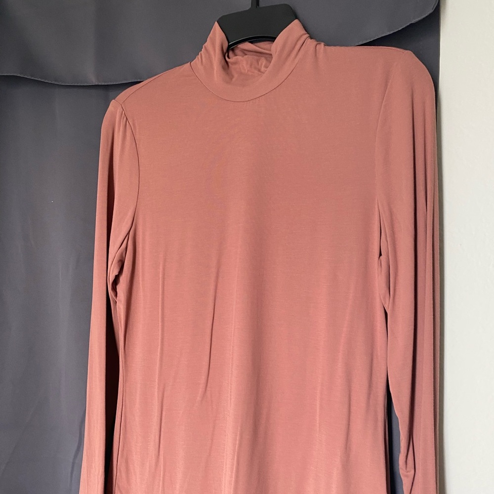 Mauve mock neck long sleeve shirt